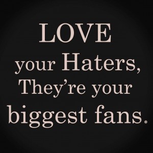 Love your haters, copyright sur le blog La Retouche photo.