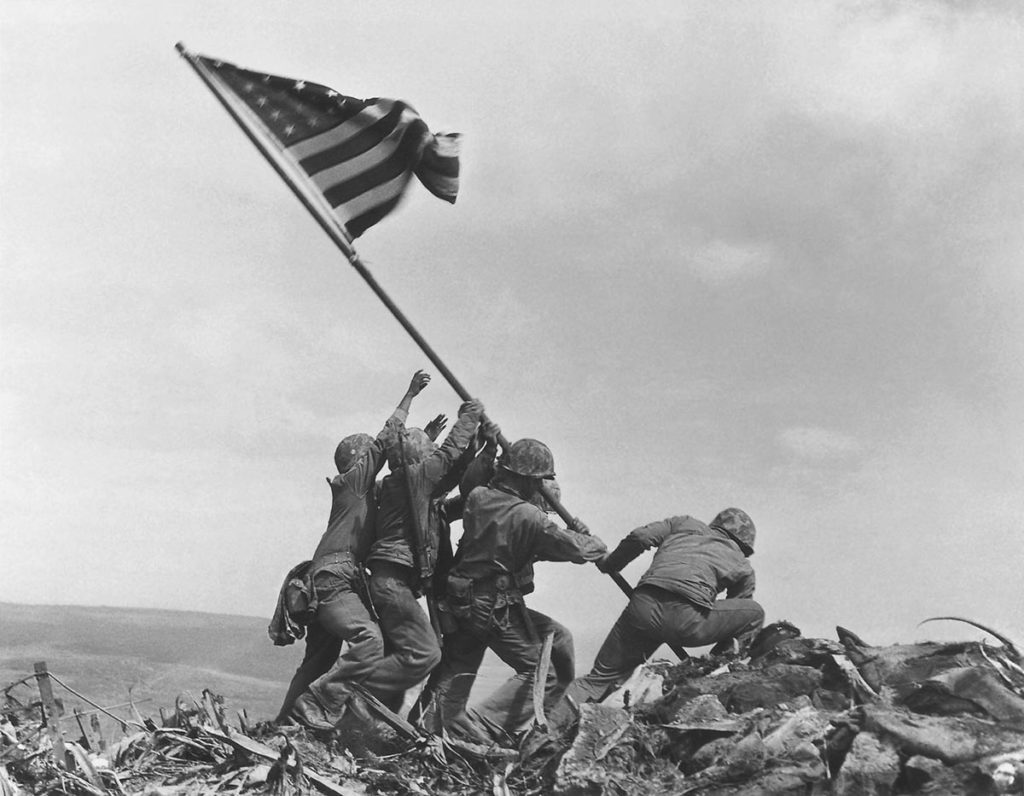 Raising-the-Flag-on-Iwo-Jima-la-retouche-photo